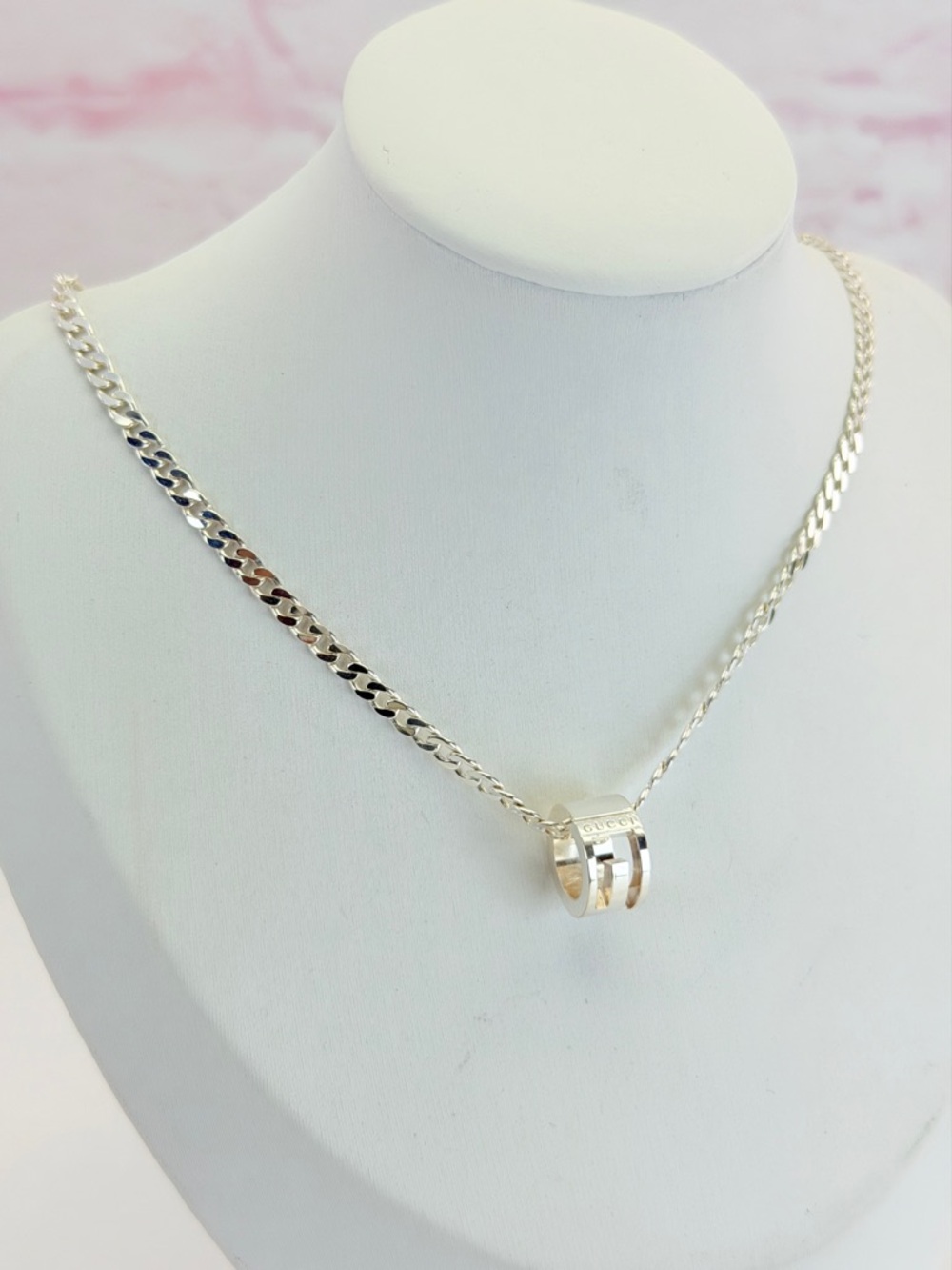Authentic Gucci G Cut Out Circle Pendant Necklace - Picture 5 of 9